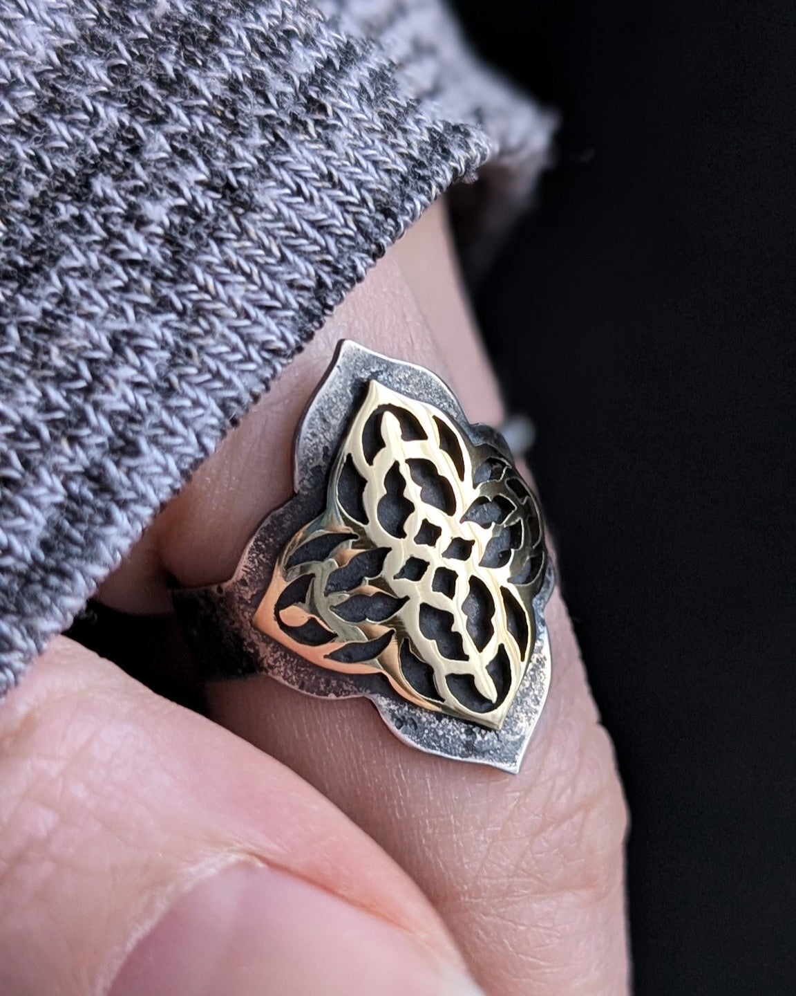 Four point quatrefoil gothic tracery ring