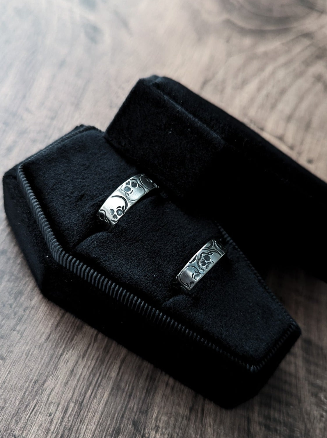 Halloween wedding gothic skull ring bands