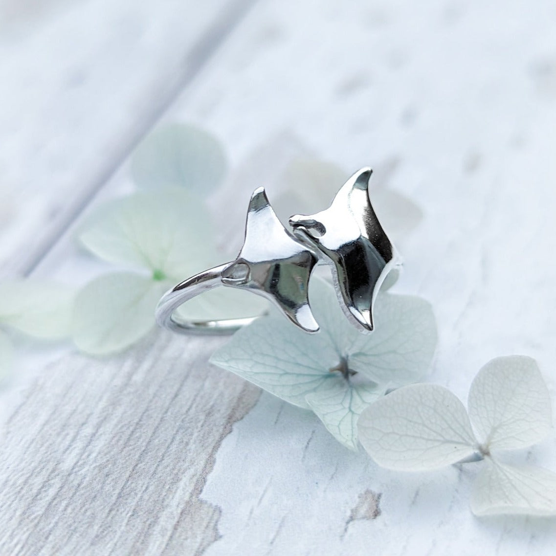 Manta ray friendship ring jewellery gift idea