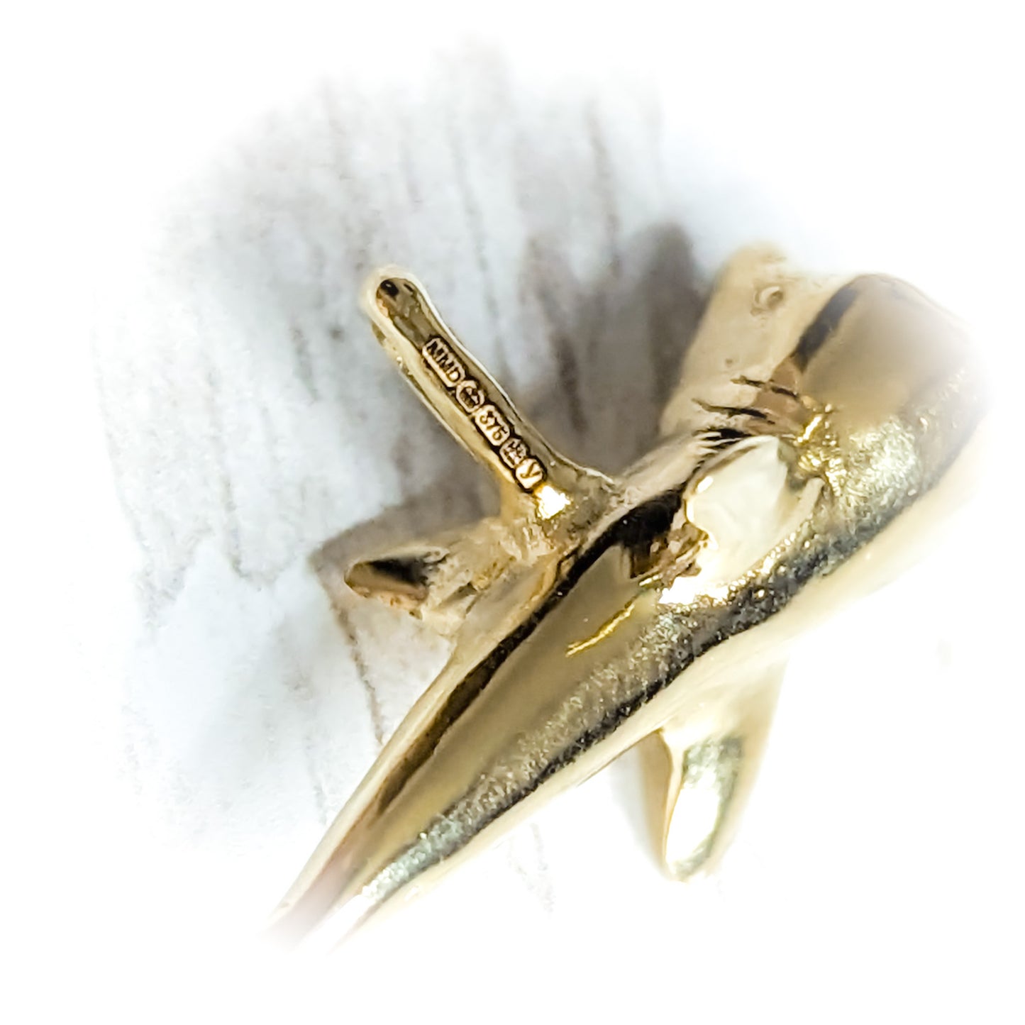 Fully Hallmarked 9ct gold shark necklace