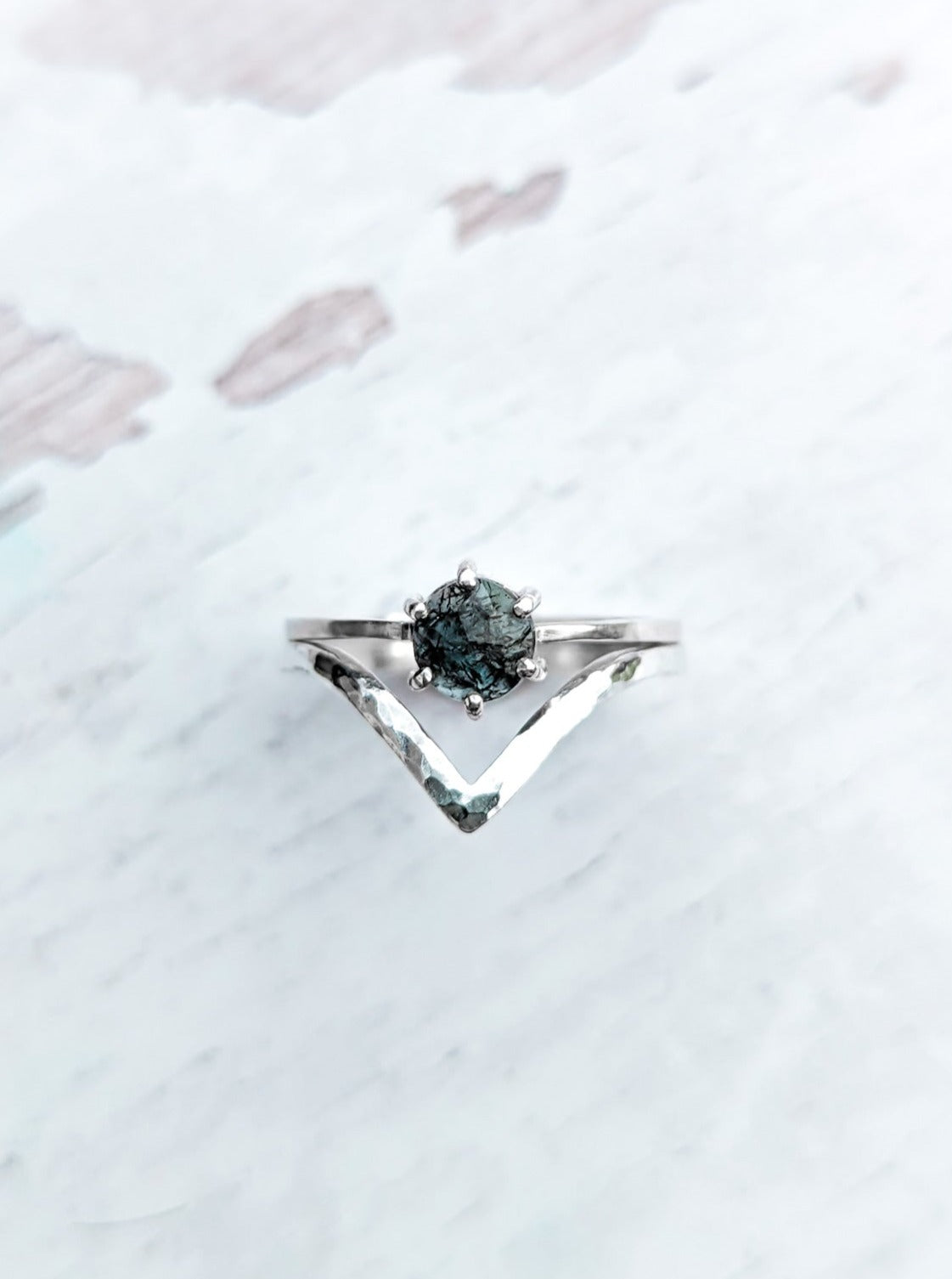 Stackable hammered wishbone ring