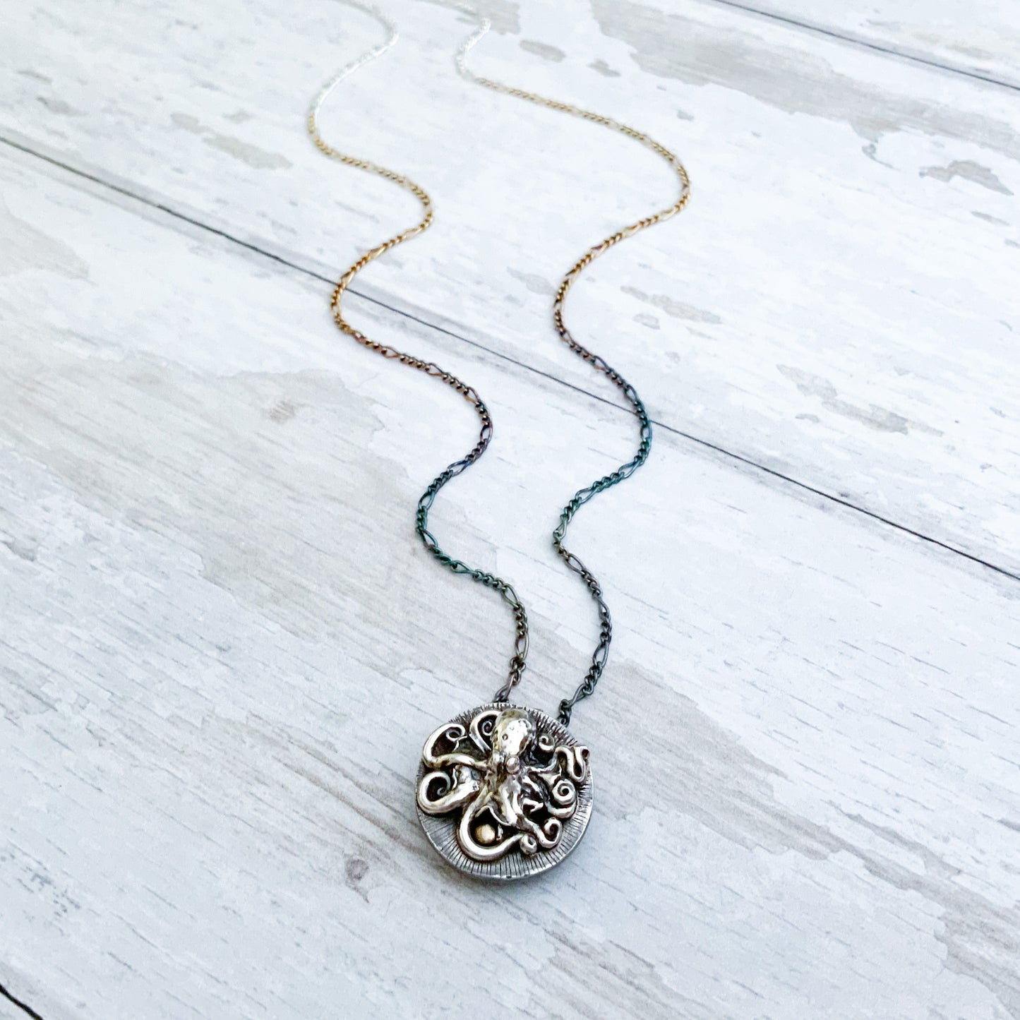 Accurate 3D octopus necklace in silver and gold