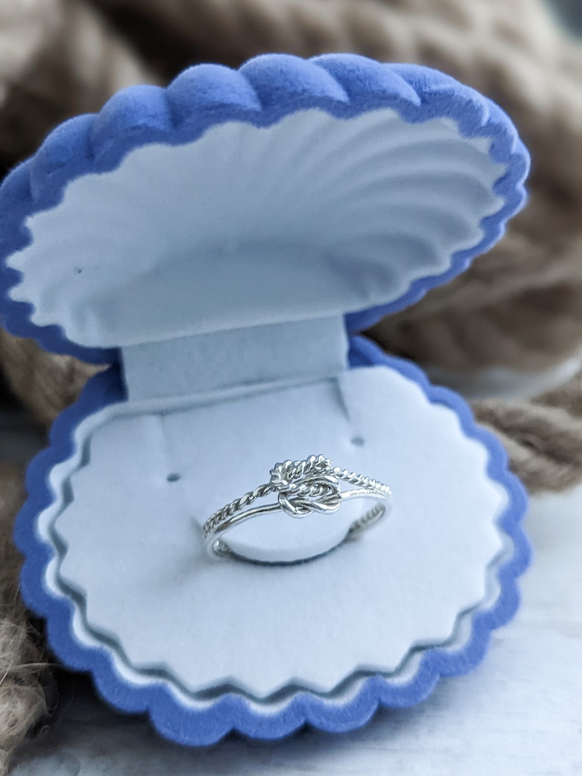 Smooth and rope wire double knot ring