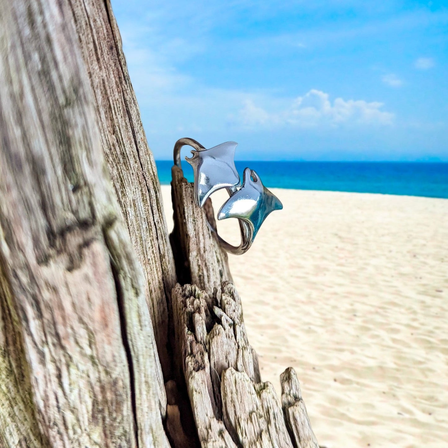 Stunning silver manta ray ocean animals ring