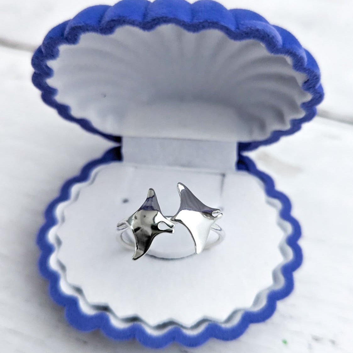 Silver double manta ray ring