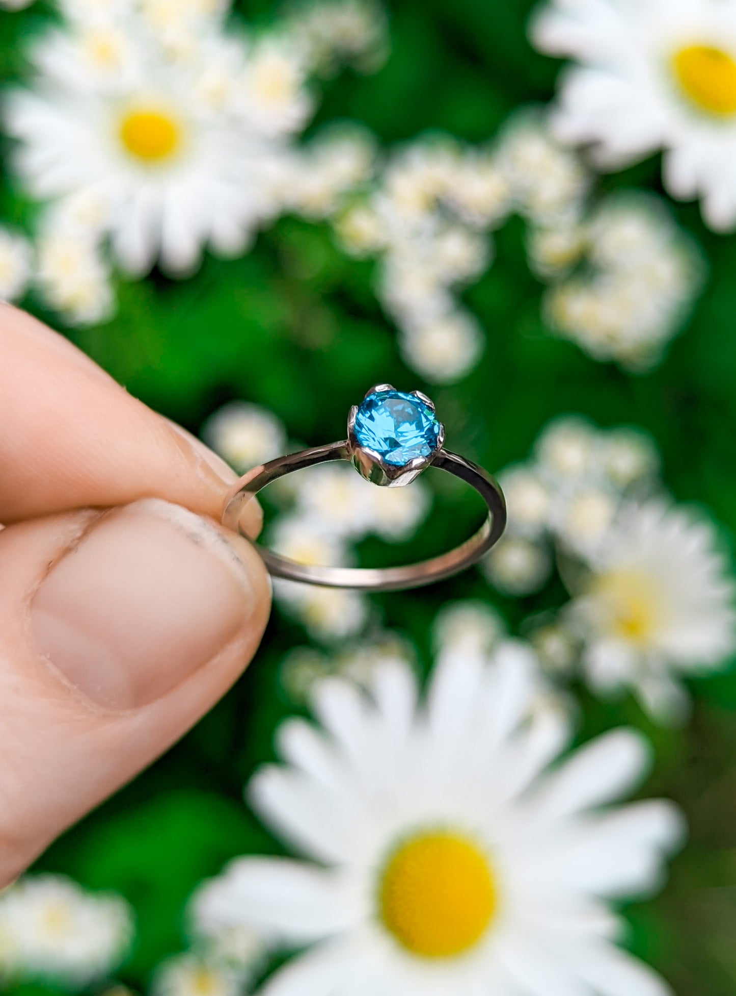 Vibrant blue solitaire ring UK size P