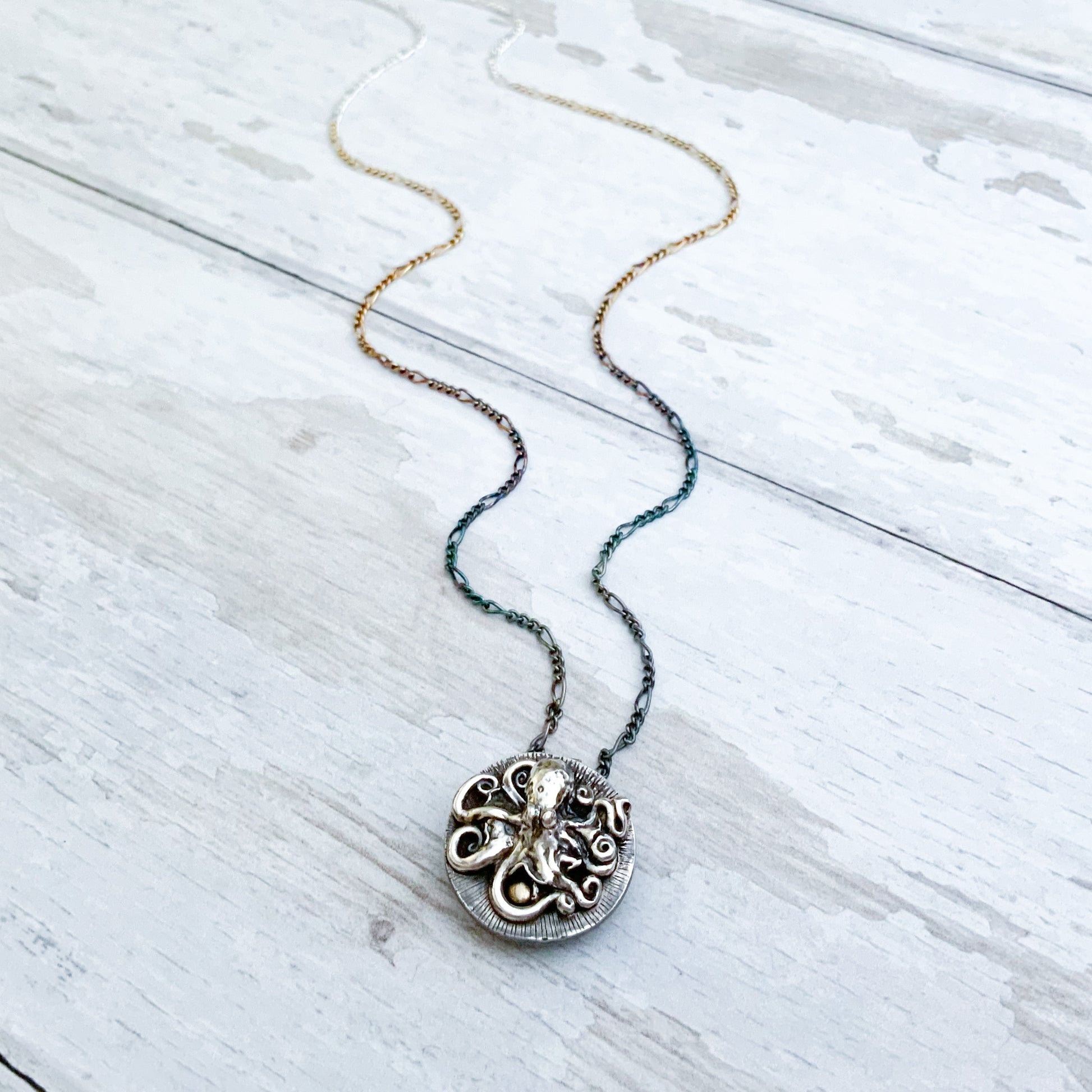 Accurate 3D octopus necklace in silver and gold