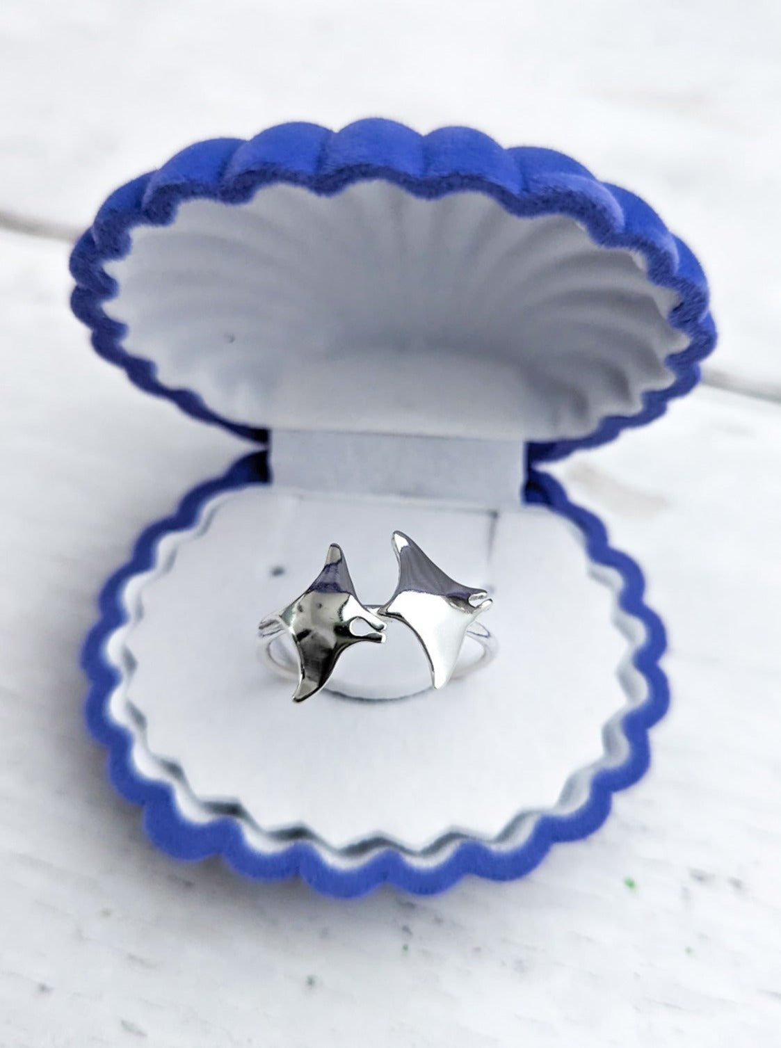 Silver double manta ray ring