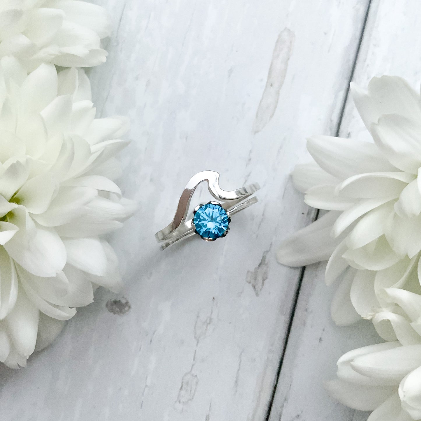 Vibrant blue solitaire ring UK size P